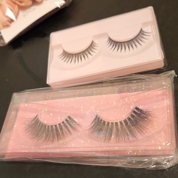 Pretty girl eyelashes 💕 - Picture 5 of 5